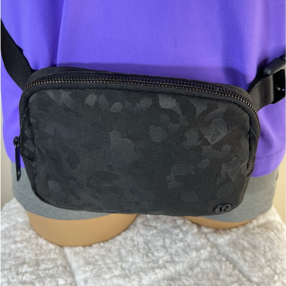 Lululemon Everywhere Belt Bag 1L OG Fragment Camo Jacquard Black Deep Coal